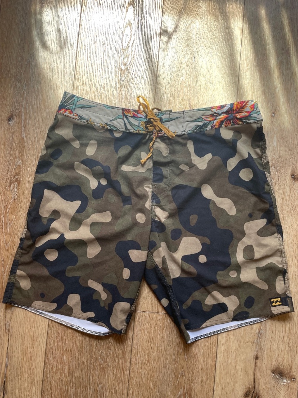 Billabong Sundays Pro Camo Mens Boardshorts Size 33